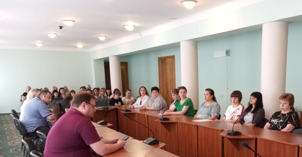 Юридическим отделом Администрации городского округа муниципальное образование городской округ город Кировск Луганской Народной Республики проведен семинар для сотрудников Администрации и Совета городского округа муниципальное образование городской округ г.