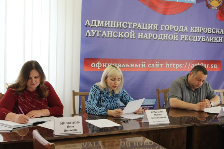 В Администрации городского округа муниципальное образование городской округ город Кировск состоялось очередное заседание комиссии по делам несовершеннолетних и защите их прав.. В Администрации городского округа муниципальное образование городской округ город Кировск состоялось очередное заседание комиссии по делам несовершеннолетних и защите их прав..