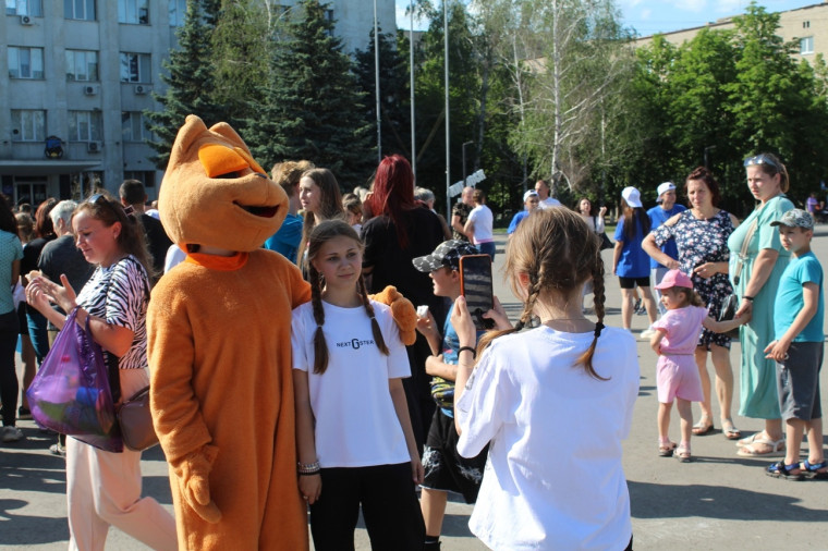 🎉 В Международный день защиты детей в Кировске на центральной площади города состоялась детская развлекательная концертная программа «Поющее лето». 🎉 В Международный день защиты детей в Кировске на центральной площади города состоялась детская развлекательная концертная программа «Поющее лето».