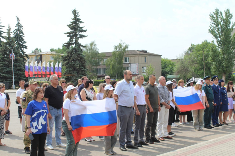 🇷🇺12 июня в Кировске состоялся митинг, посвященный Дню России.. 🇷🇺12 июня в Кировске состоялся митинг, посвященный Дню России..