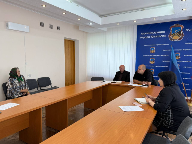 В Кировске состоялся еженедельный приём граждан. В Кировске состоялся еженедельный приём граждан.