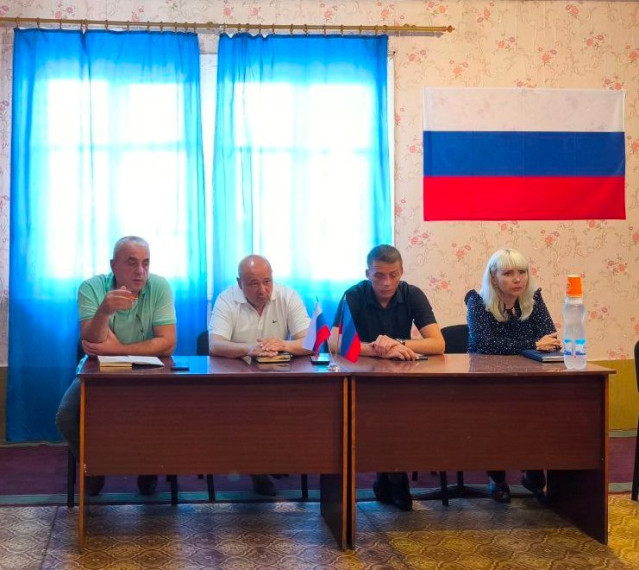 Представители Администрации городского округа город Кировск ЛНР, Алчевского управления ГУП ЛНР «Лугансквода» встретились с жителями пгт.Донецкий и п. Голубовское.. Представители Администрации городского округа город Кировск ЛНР, Алчевского управления ГУП ЛНР «Лугансквода» встретились с жителями пгт.Донецкий и п. Голубовское..